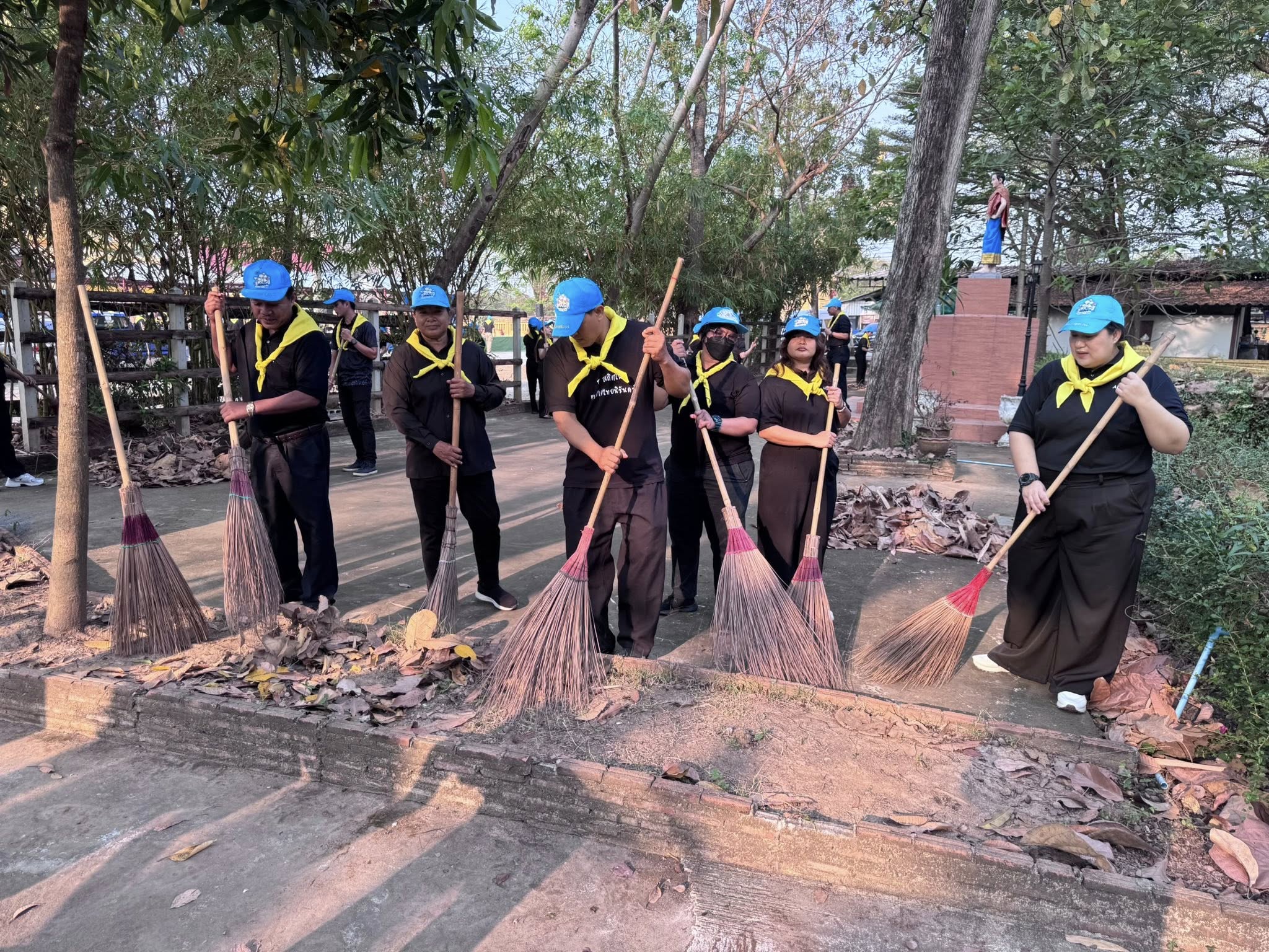 title - กิจกรรมจิตอาสาบำเพ็ญสาธารณประโยชน์และบำเพ็ญสาธารณกุศล เนื่องในวันคล้ายวันพระราชสมภพ พระบาทสมเด็จพระพุทธเลิศหล้านภาลัย